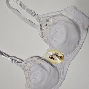 Lace Embroidered Bra in Light Lavender Underwire 42/95 42D